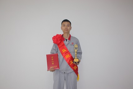 公司夏俊同志榮獲“益陽(yáng)工匠”稱號(hào)